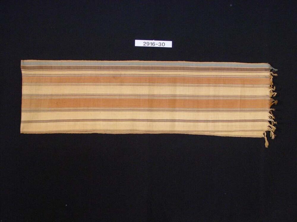 Gestreepte raffia doek geweven in ikat-techniek