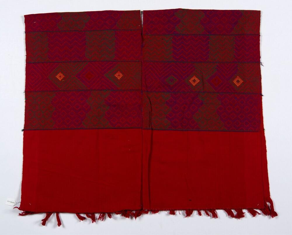 Rode huipil met geometrische motieven