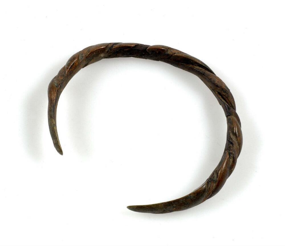 Gedraaide metalen armband