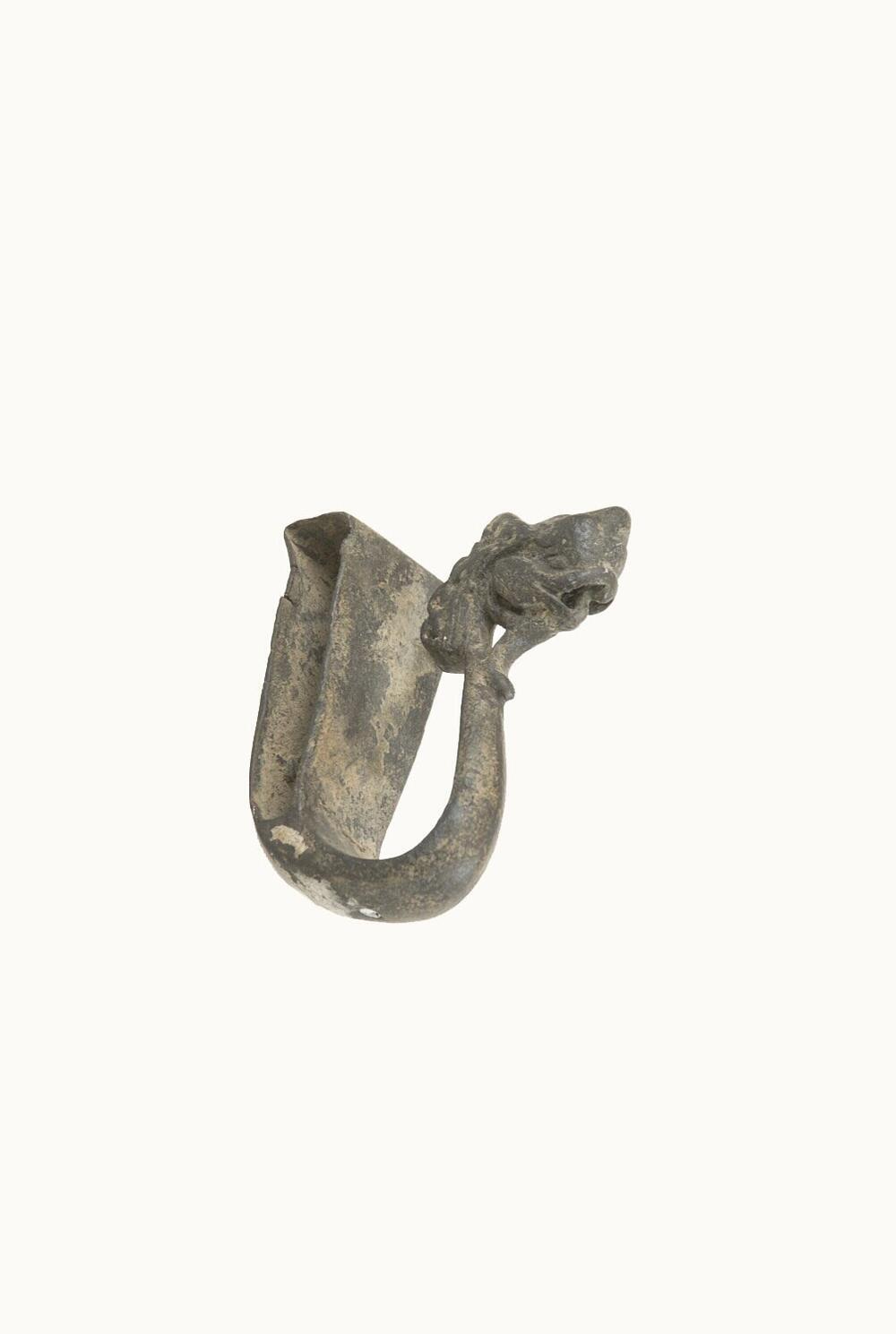Bronzen leidselhaak in de vorm van een naga, slang