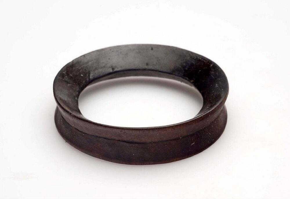 Houten oorring voor vrouwen