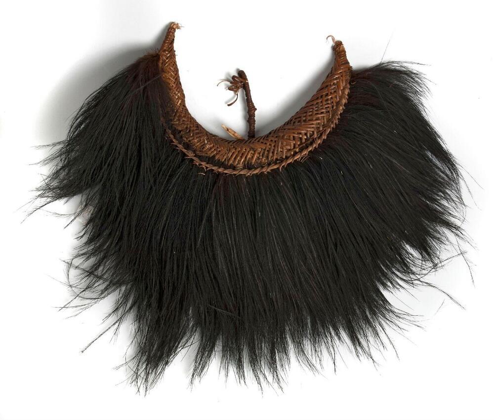 Headdress for men, made of plaited fibers and cassowary feathers
