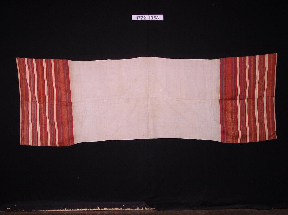 Hoofddoek van katoen en zijde met randornament van ingeweven goud- en zijdedraad