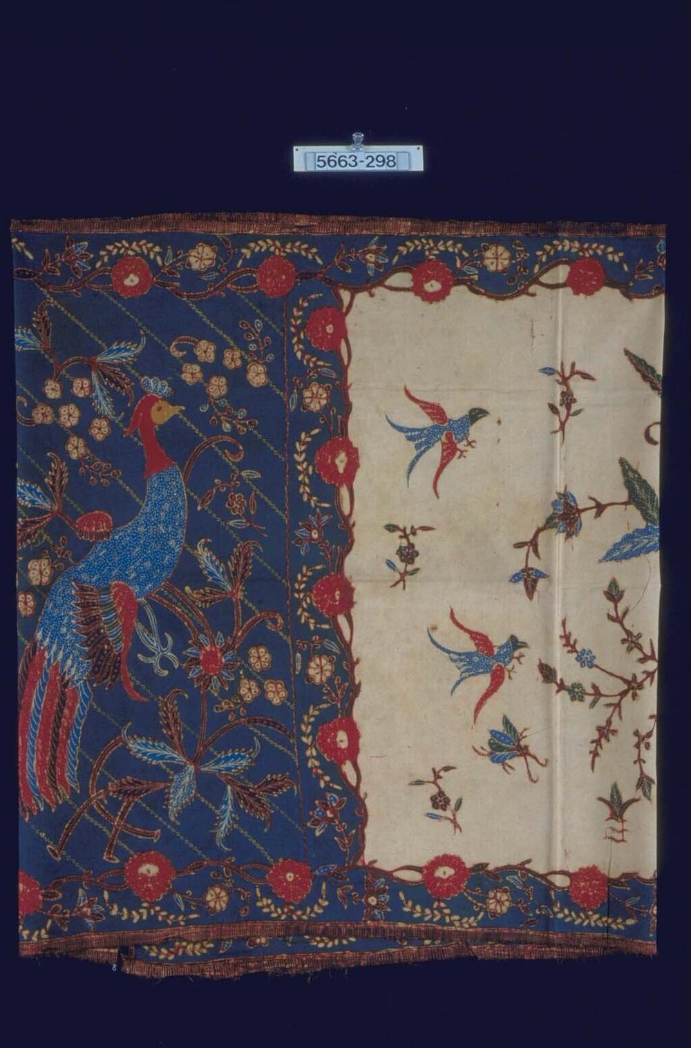Kokerrok voor kind met een grote pauw, florale motieven en kleine vogels