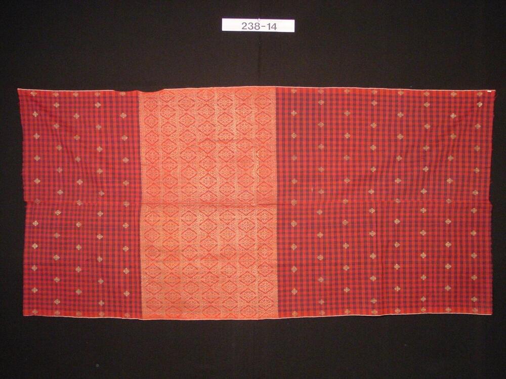 Kokerrok met ruitpatroon en losse geometrische motieven