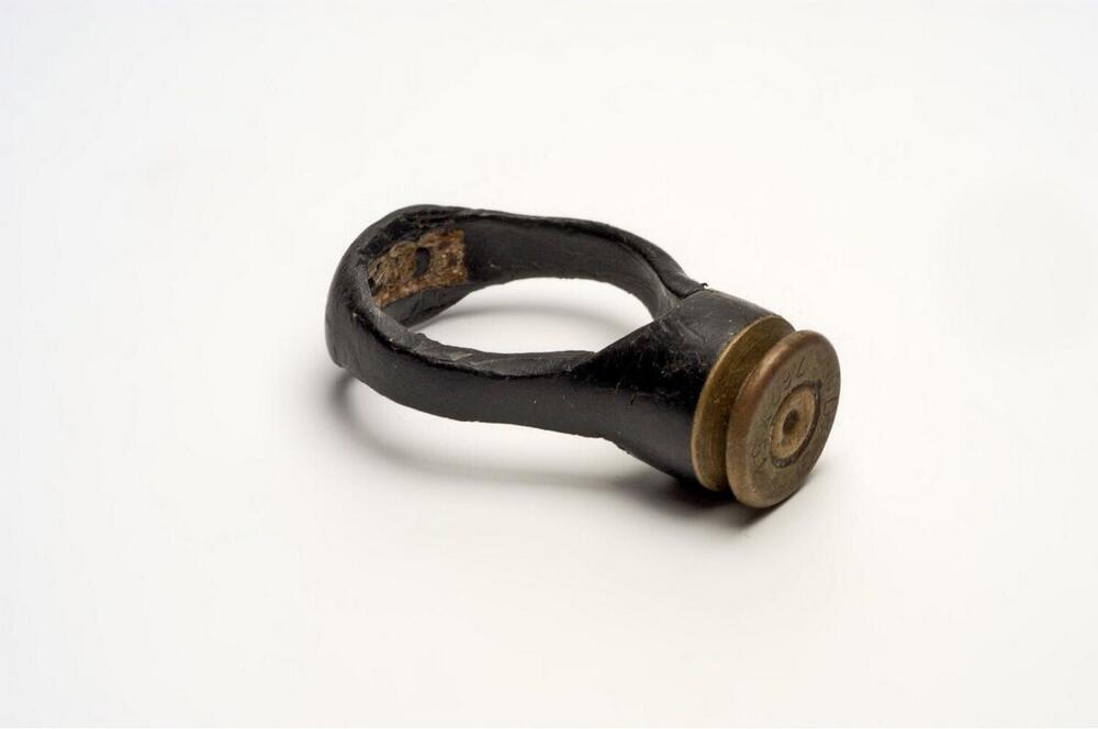 Ring van rubber en een kogelhuls