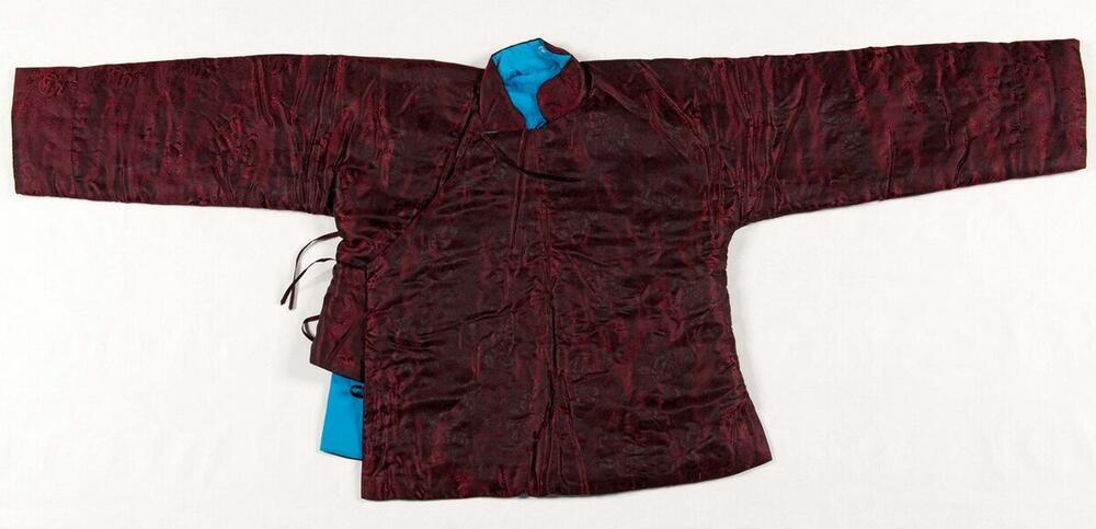 Jas en broek, onderdeel van kleding voor een dode