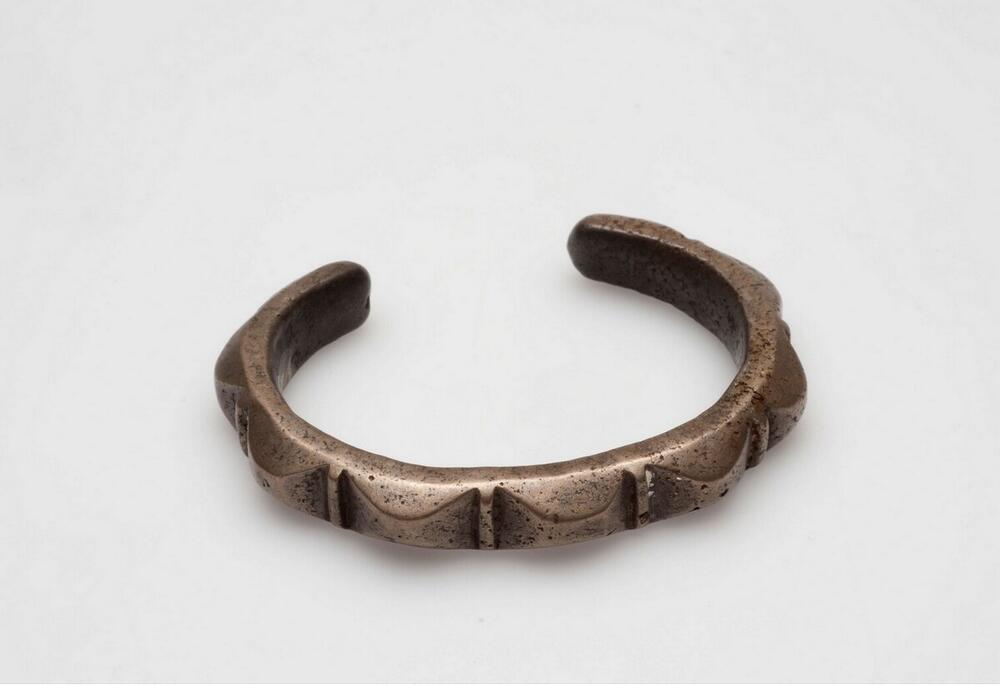 Zilverern armband met gegolfde buitenzijde