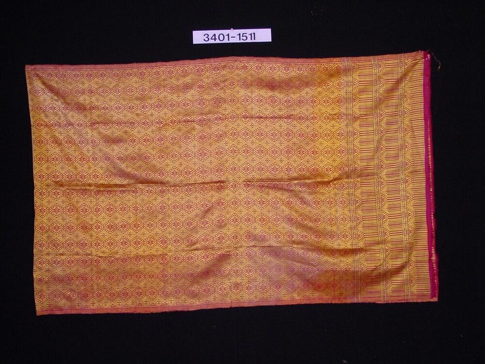 Zijden wikkeldoek met ornament in de inslag