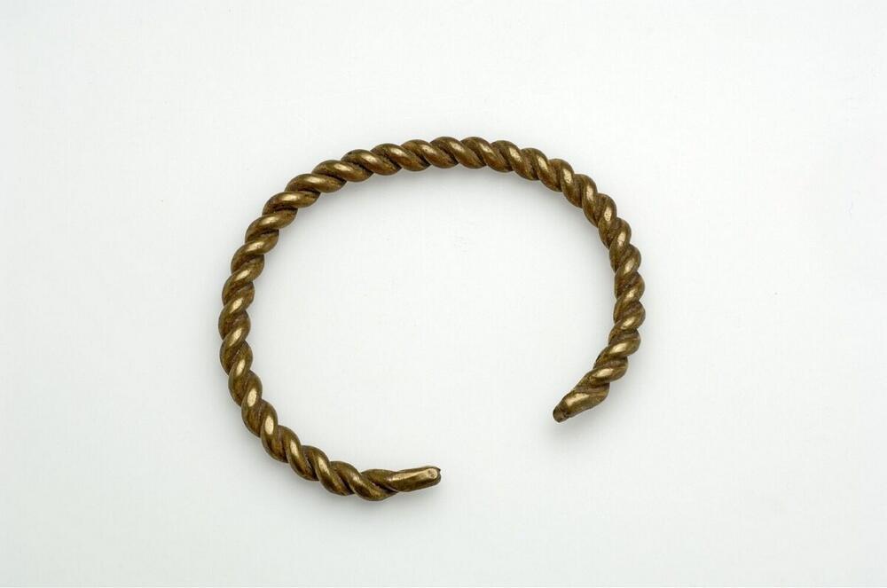 Koperen open armband, gedraaid