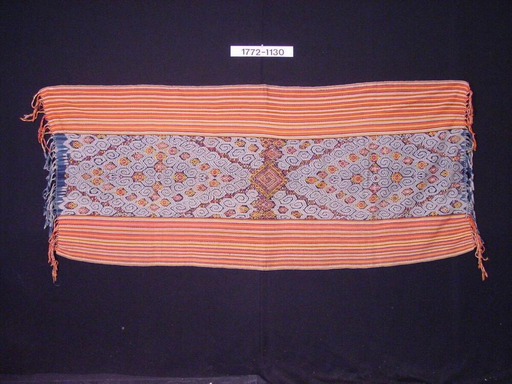 Cotton shoulder cloth, with pattern in stripes in scheringikat (warp) technique