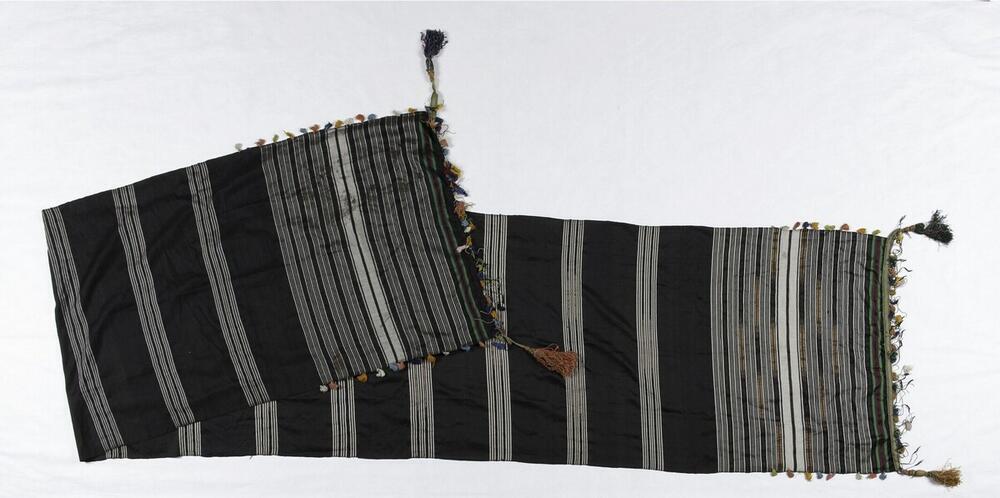 Hoofddoek met gouddraad versierd