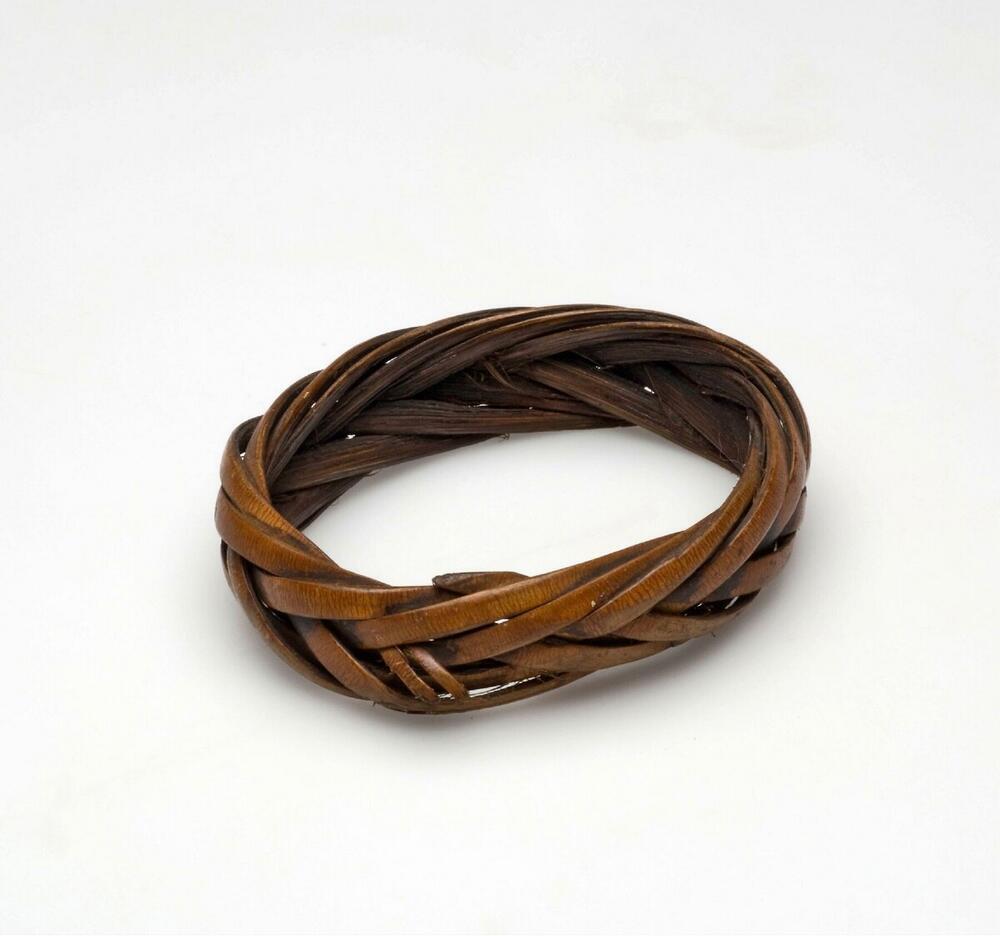 Armband van gevlochten rotan