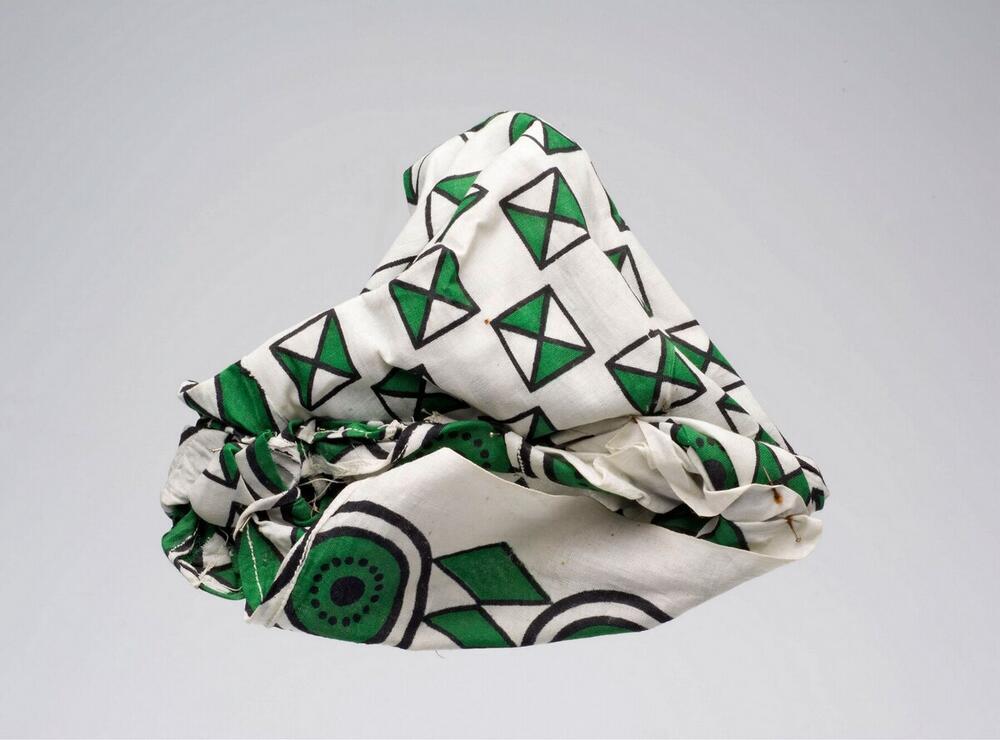 Model van een Surinaams-Creoolse hoofddoek