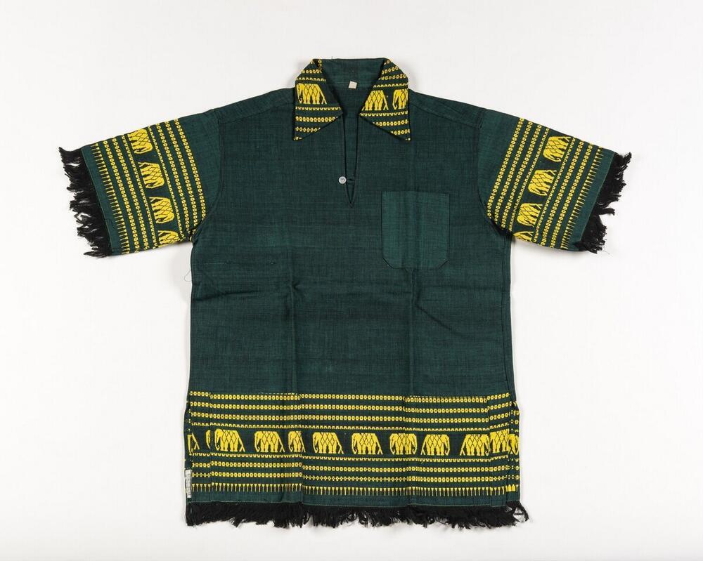 Een katoenen blouse die in het gebied rond Chieng-Mai wordt gedragen.