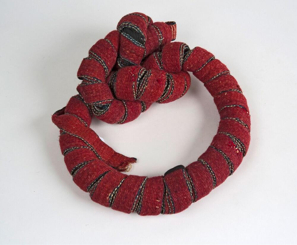 Haarband geverfd met cochenille