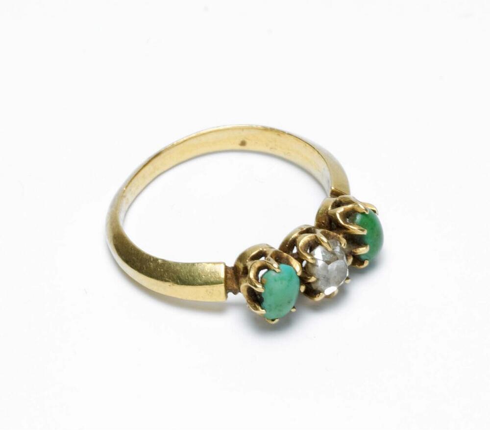 Gouden ring met sierstenen