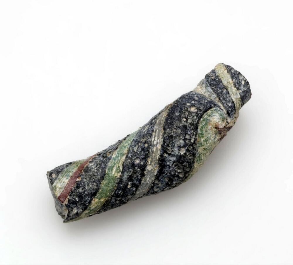 Fragment van glazen armband