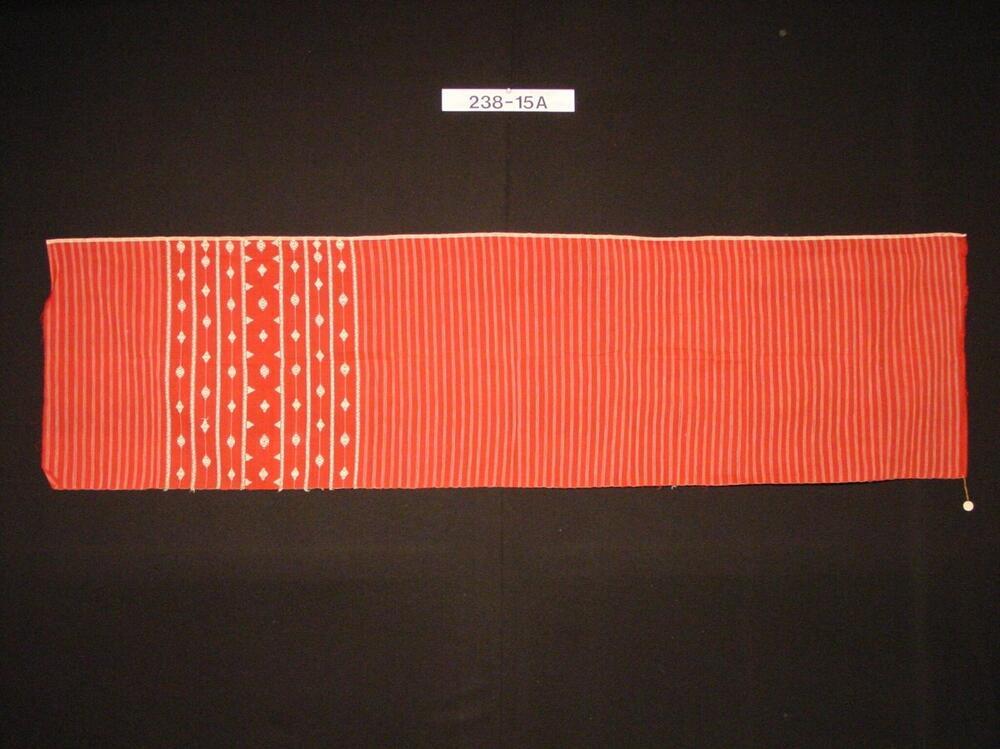 Katoenen schouderdoek met streeppatroon en geometrische motieven