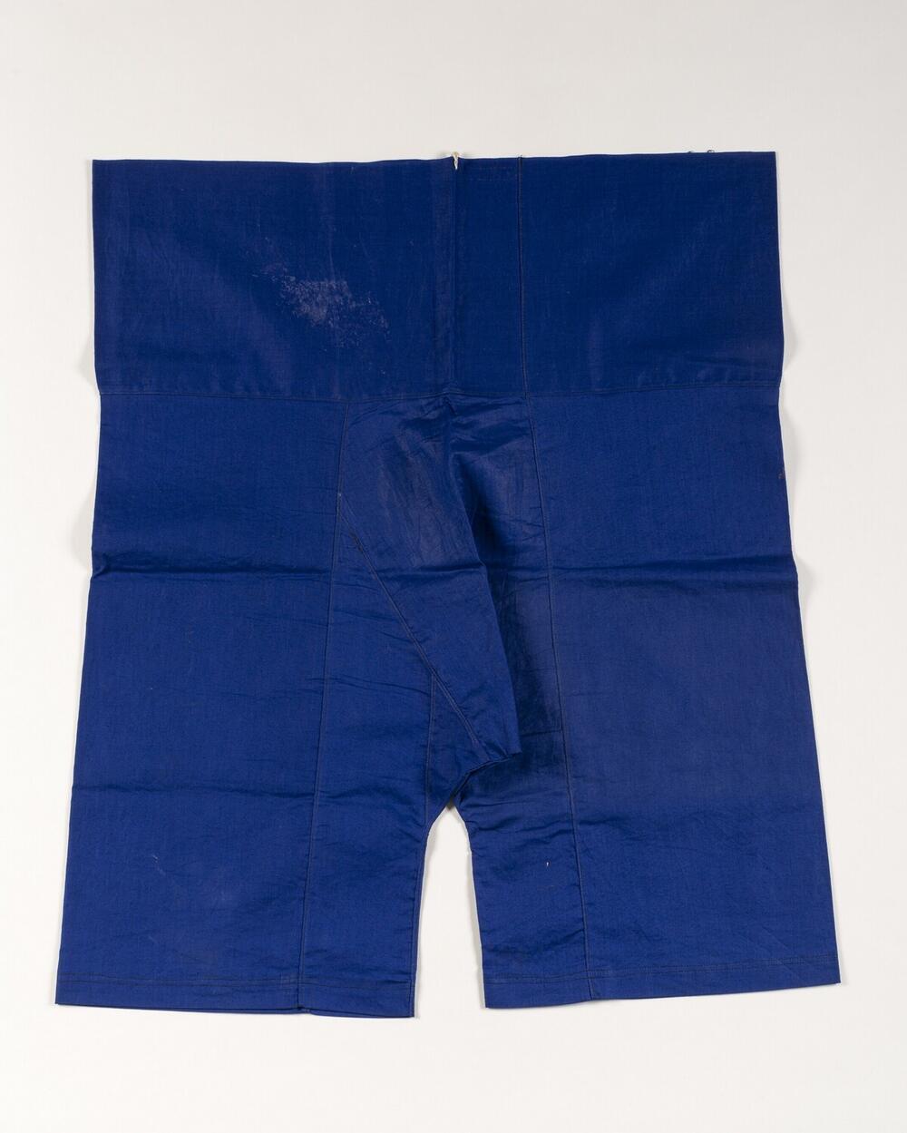 Een wijde katoenen broek gedragen door boeren.