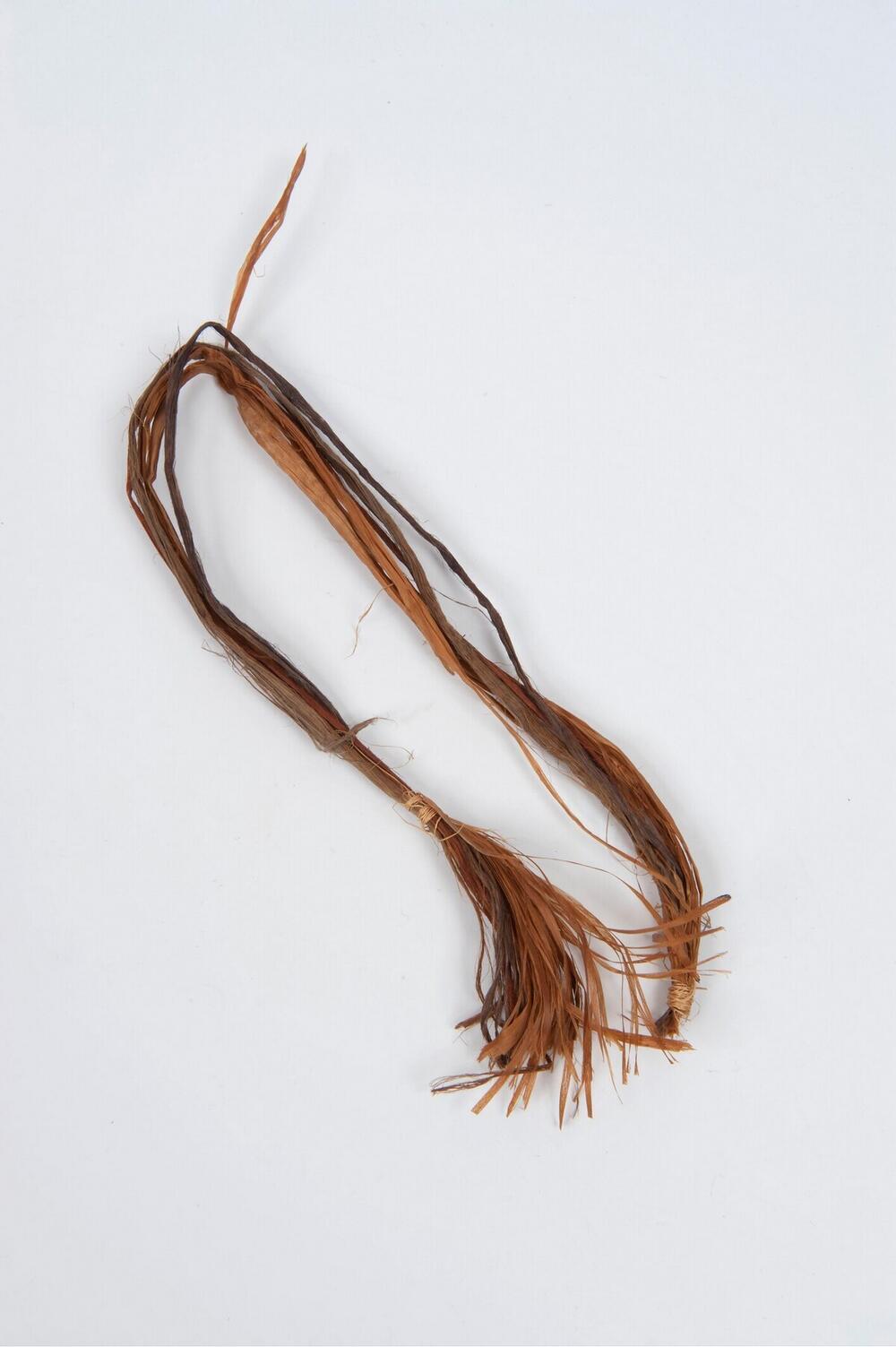 Gekleurde band van vezeldraden