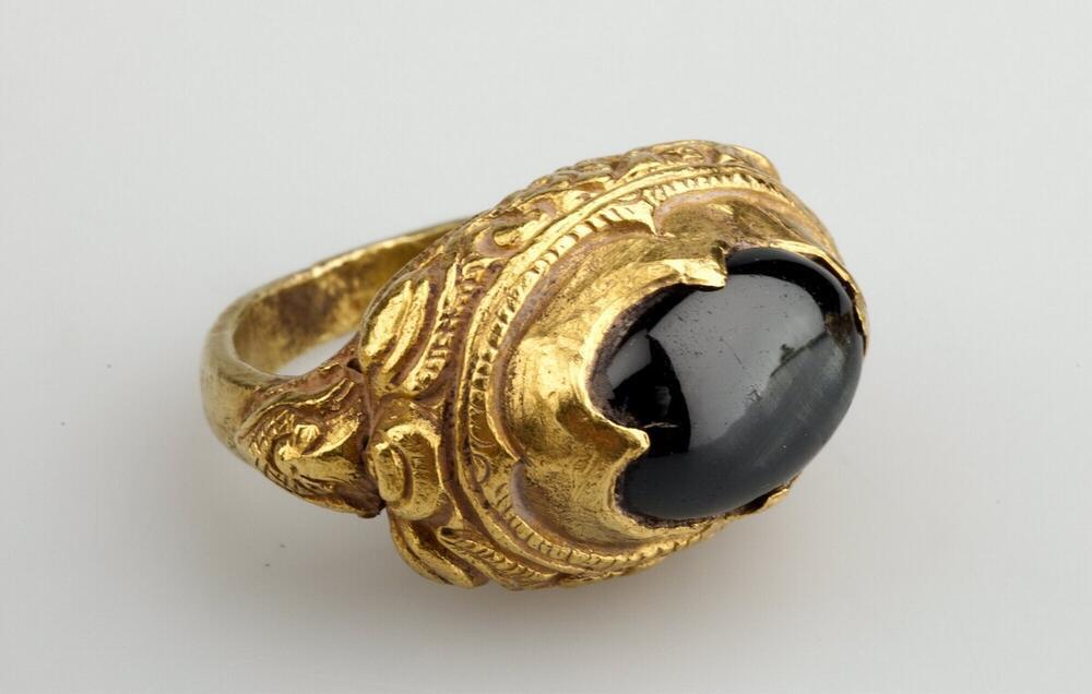 Finger ring
