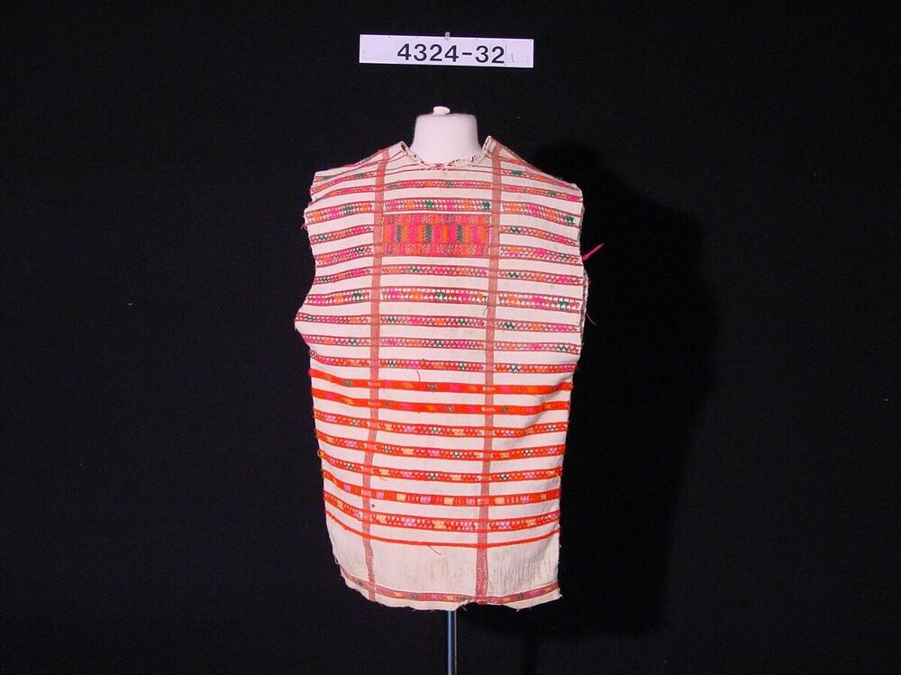 Katoenen traditionele meisjesblouse met verticale banen en opgeweven fel gekleurde, geometrische…