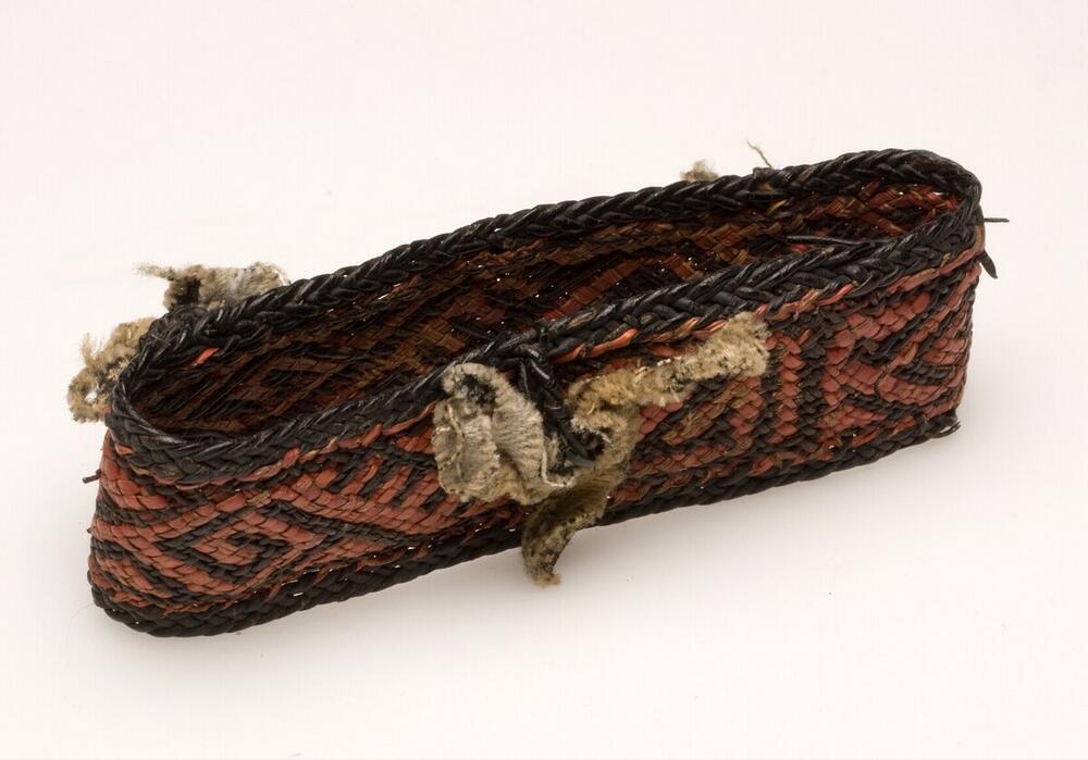 Armband van gevlochten mycelium en pandanusvezel