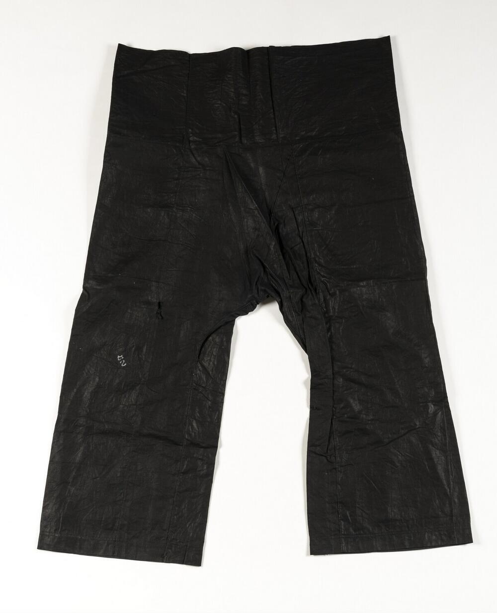 Een wijde katoenen broek gedragen door boeren.