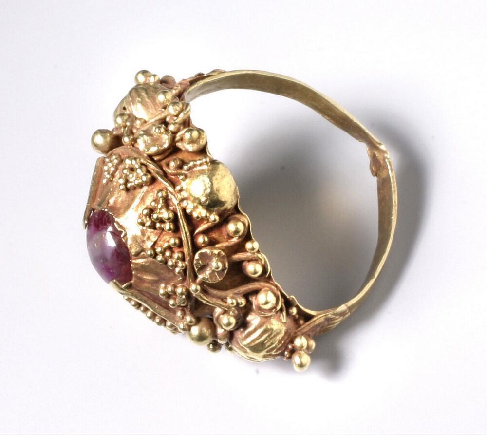Finger ring