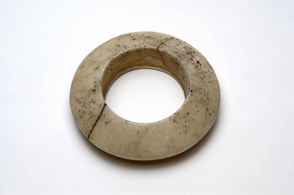Bracelet made of Tridacna clam shell