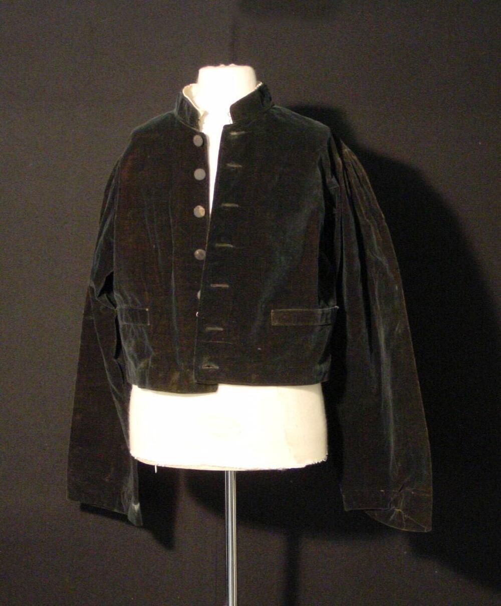 Fluwelen baadje, bovenkleding