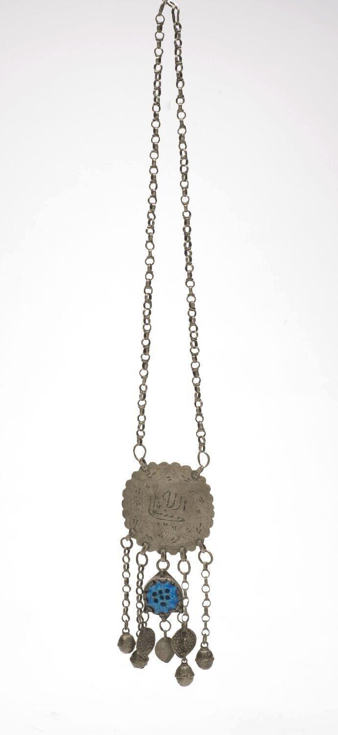 Halsketting met amulethanger