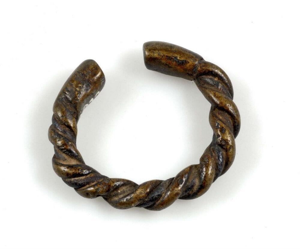 Gedraaide metalen armband