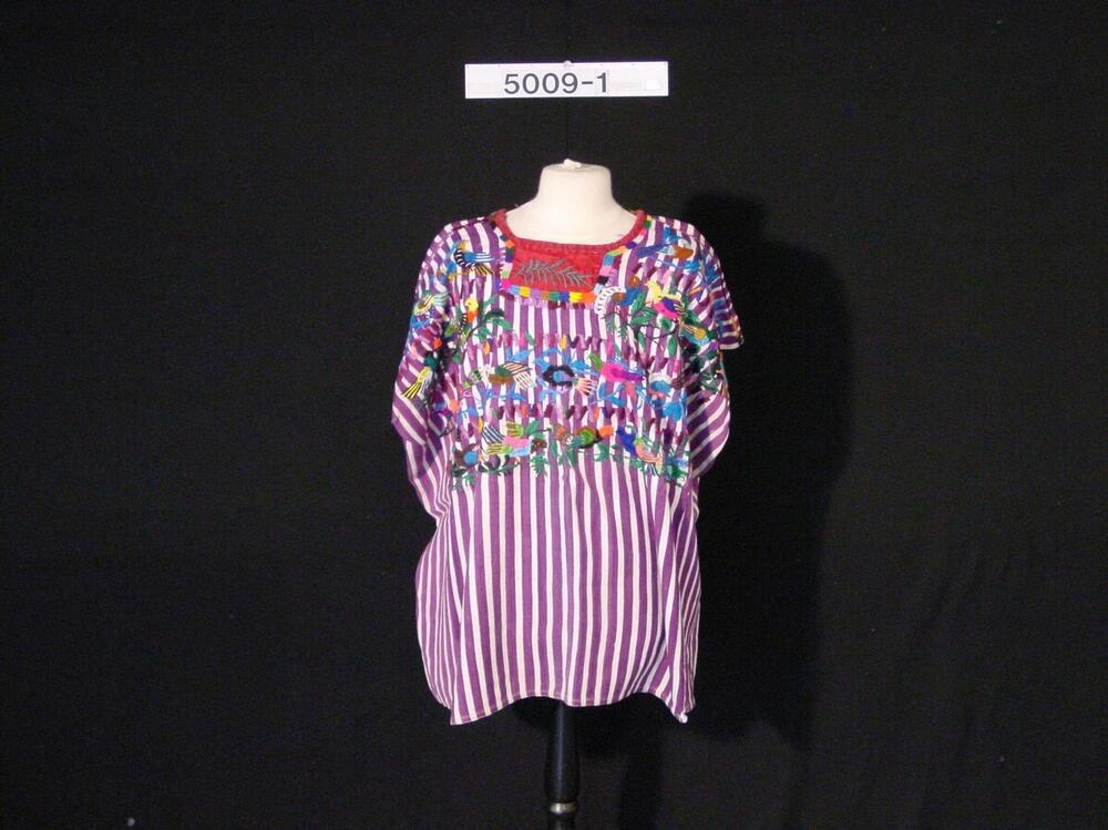 Gestreepte vrouwenblouse met borduurwerk