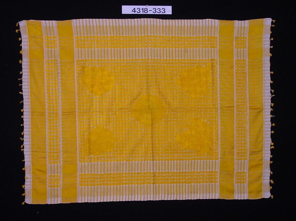 Geborduurde zijden hoofddoek
