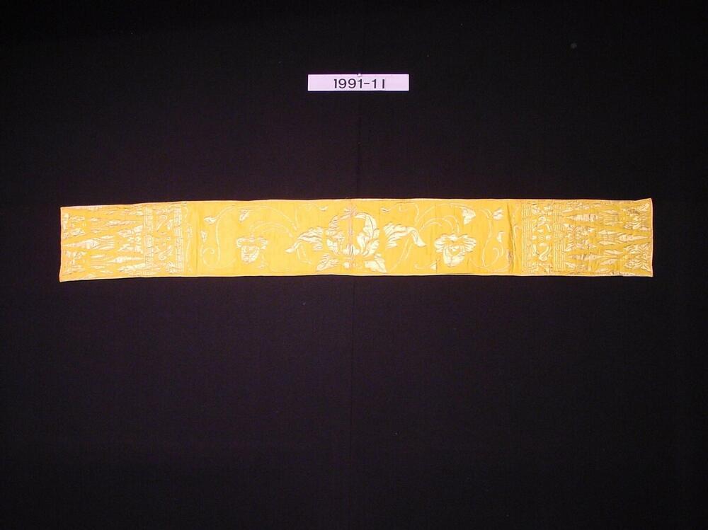Zijden schouderdoek behorend bij een danskostuum