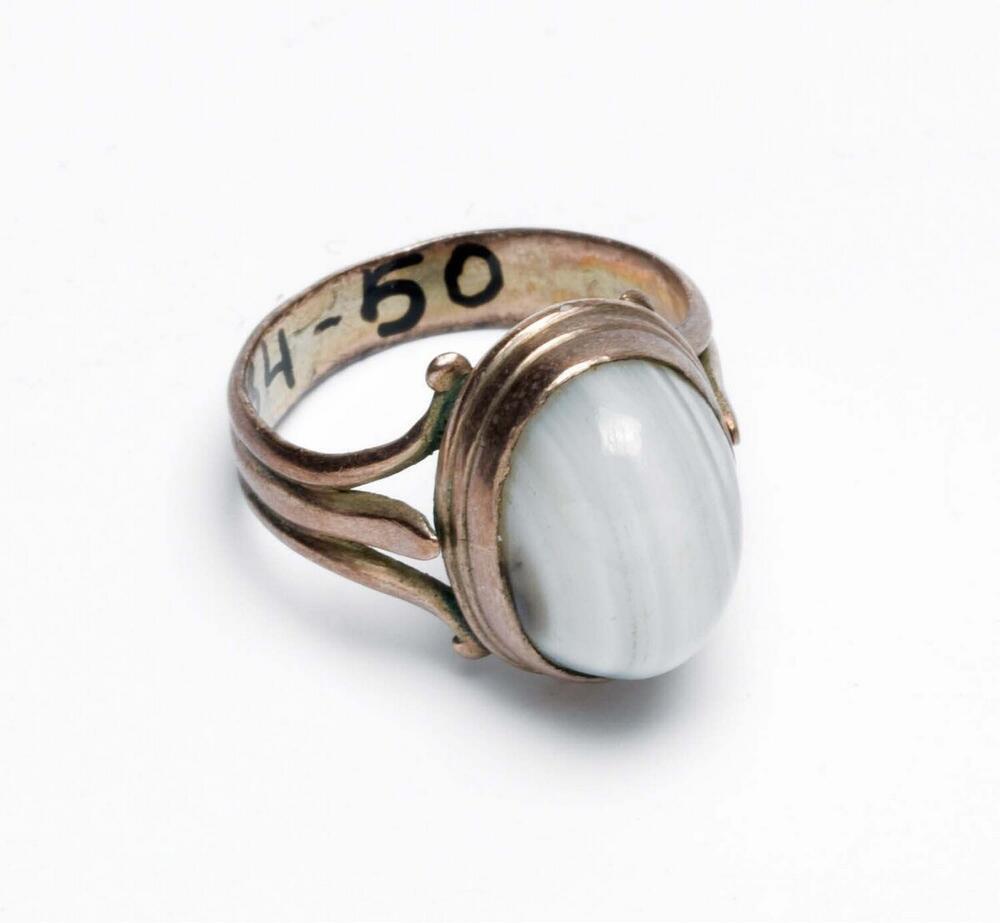 Gouden ring met siersteen