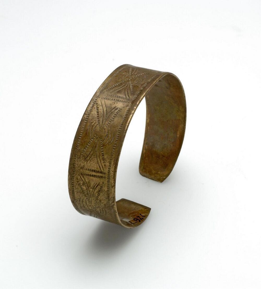 Koperen open armband, met siermotieven