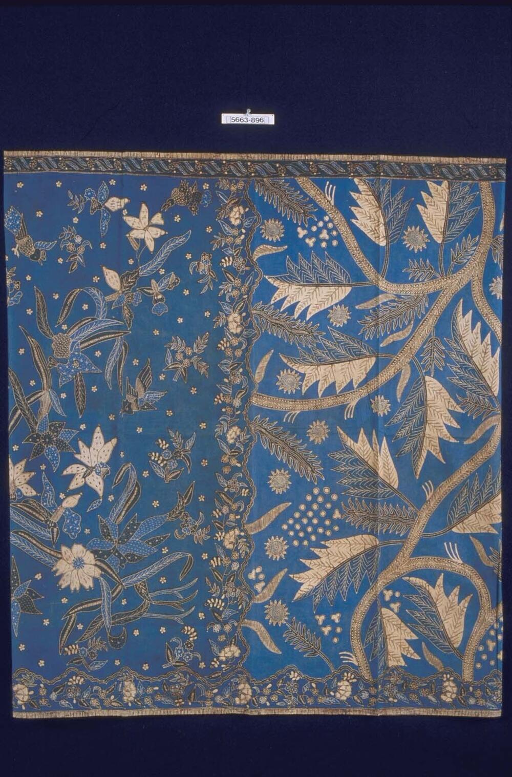 Kokerrok met grote bladeren, bloemen, vogels, druiven en zonnemotieven