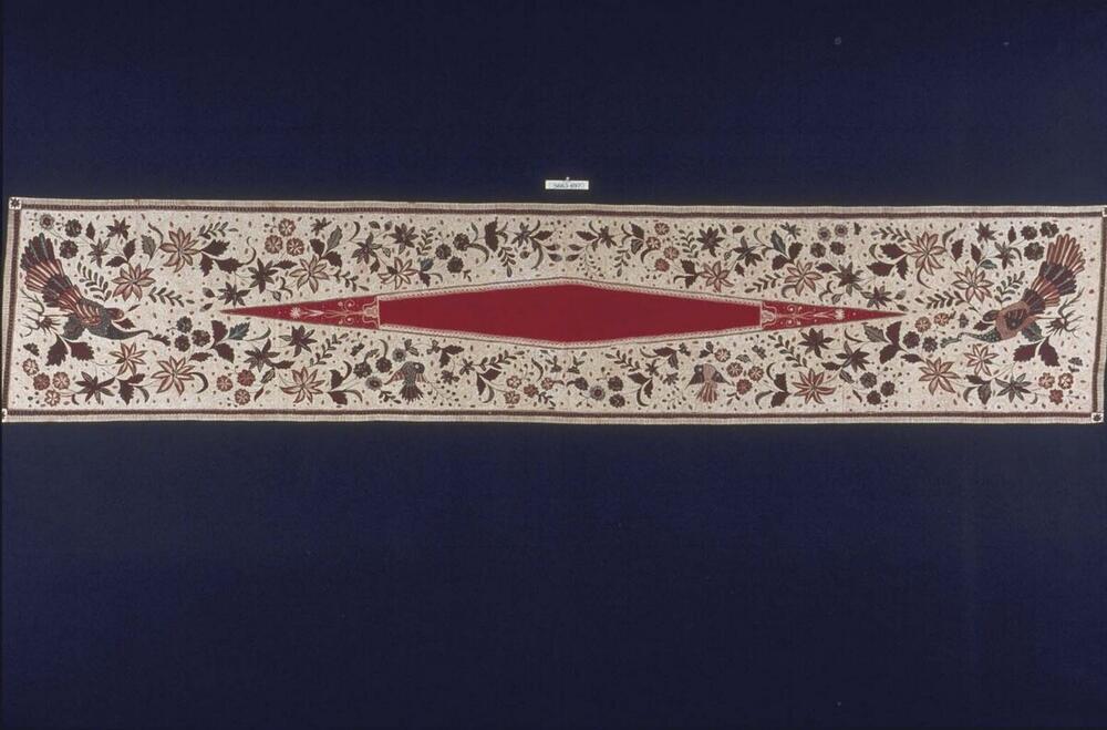 Katoenen borstdoek voor vrouw met middenruit, florale motieven en twee grote pauwen