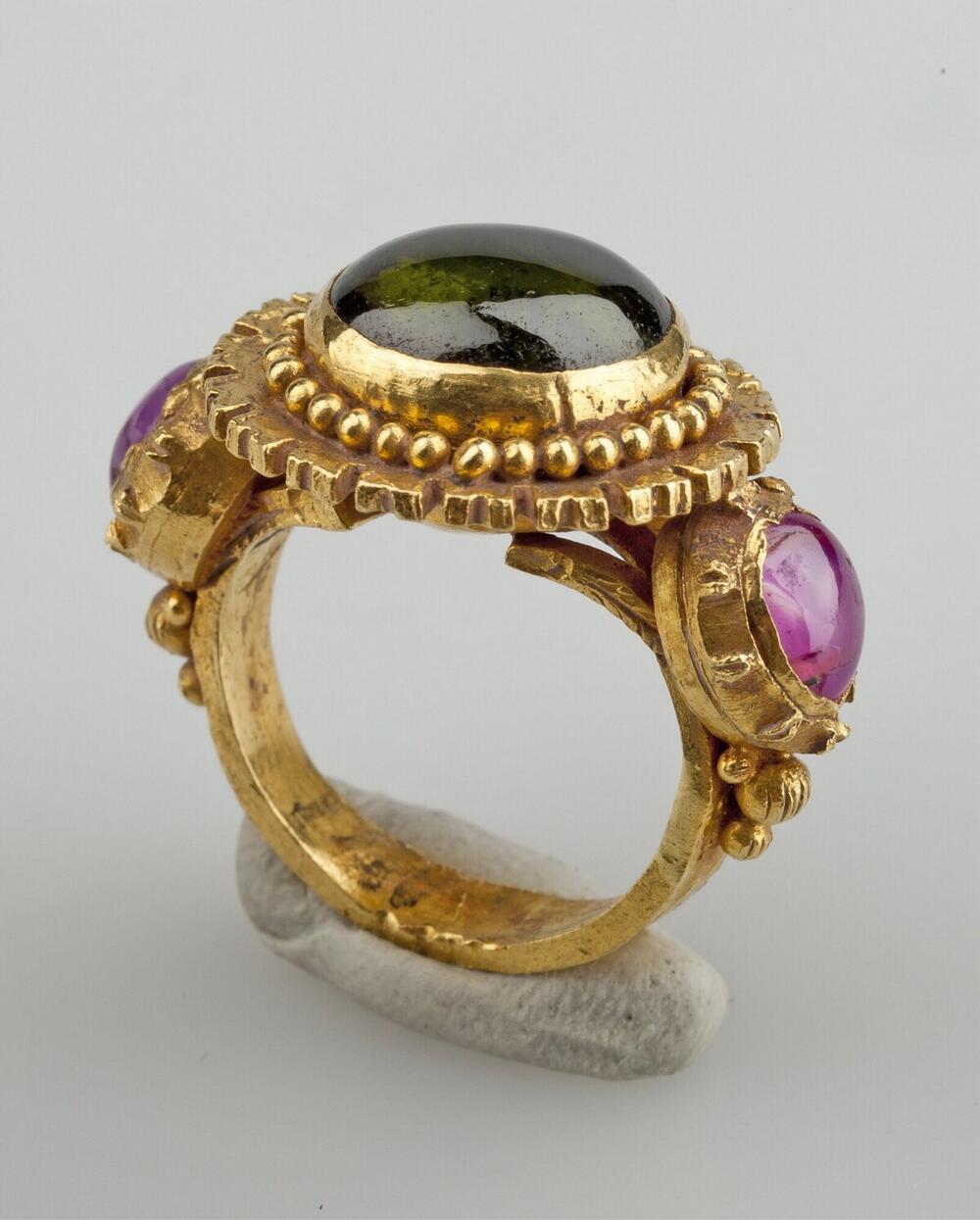 Finger ring