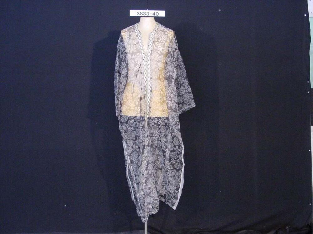 Overkleed van bedrukte nylon, onderdeel van een vrouwencostumm