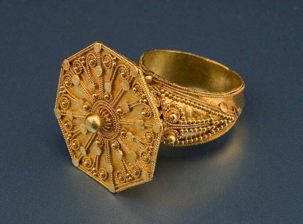 Finger ring