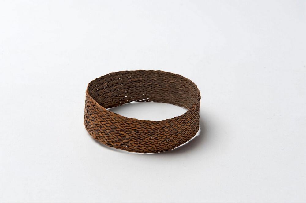 Armband van gevlochten rotan