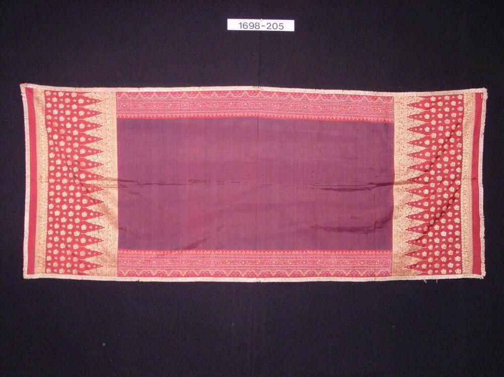 Schouderdoek van geïkatte zijde met gouddraad