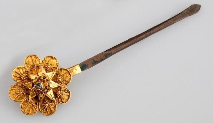 Hair-pin