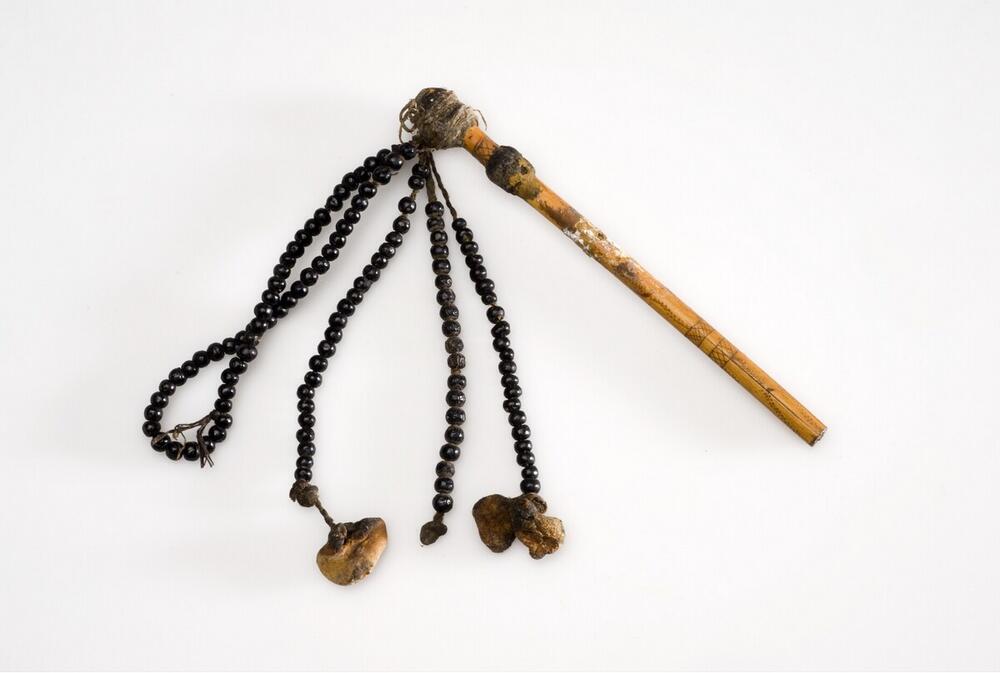 Reed ear ornament with threaded seeds
