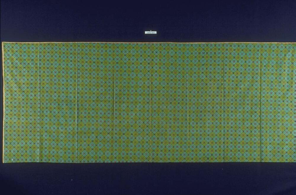 Wikkelrok met bekend geometrisch patroon in twee tinten groen