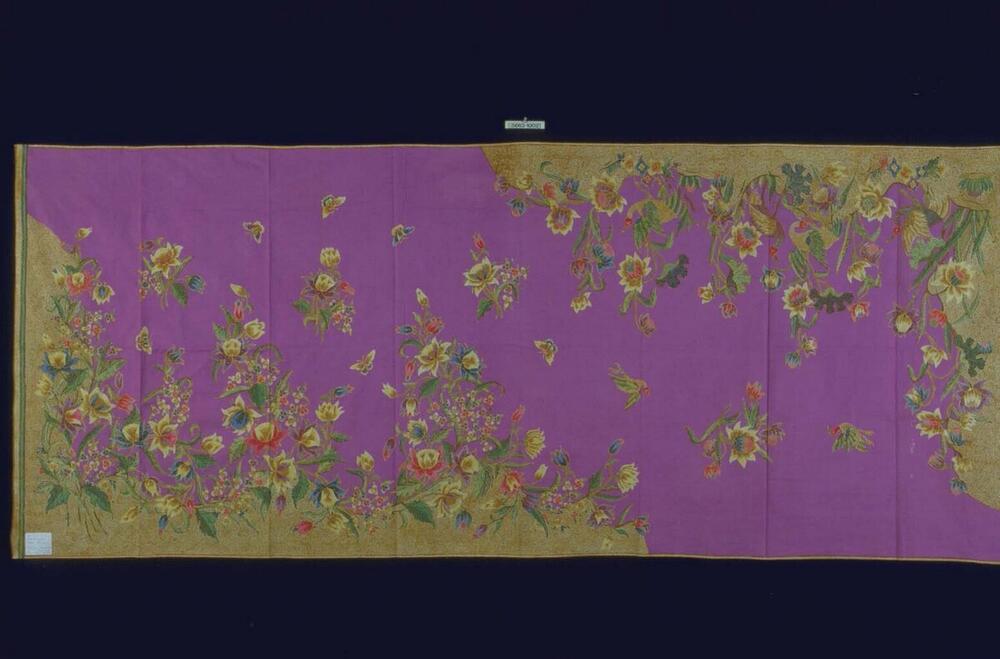 Wikkelrok met sierlijke bloemenrand, watervogels en vlinders